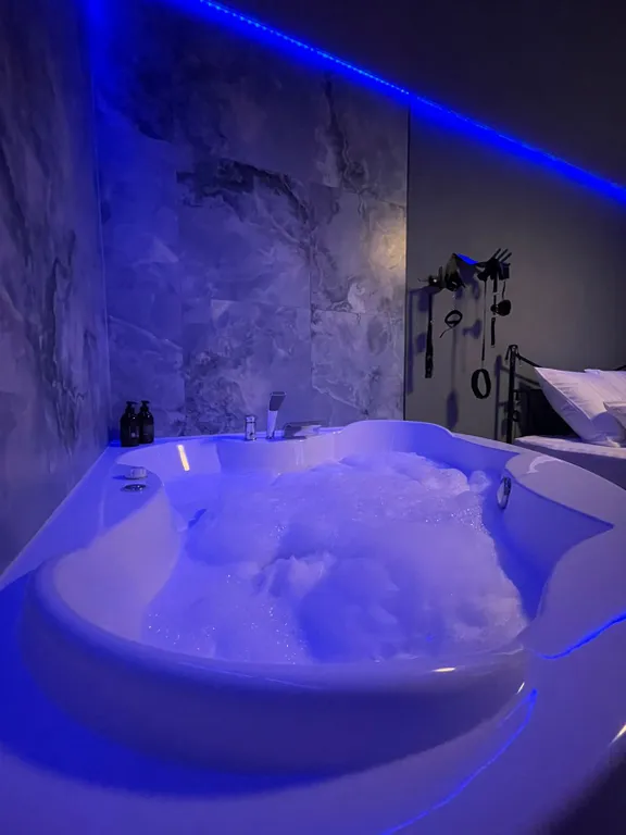 Квартира Апартамент для романтических встреч с джакузи — аренда посуточно в Парголово