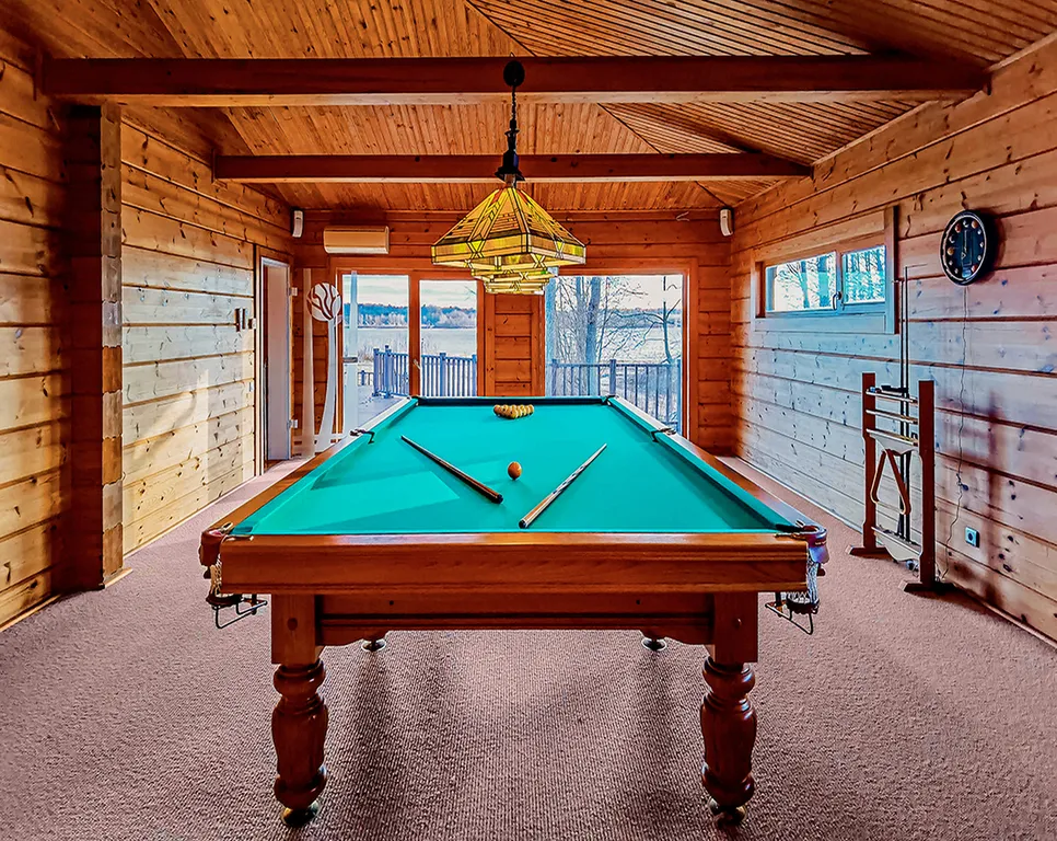 Уютный дом на берегу озера с тёплым бассейном на территории Порт Тихий