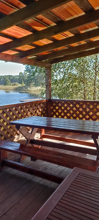 Уютный двухэтажный дом на берегу озера Селигер