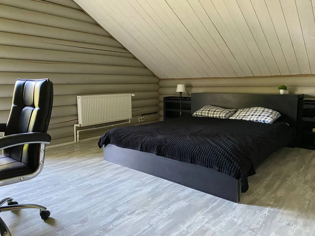 Уютный бревенчатый дом Life veranda на берегу пруда с баней на дровах