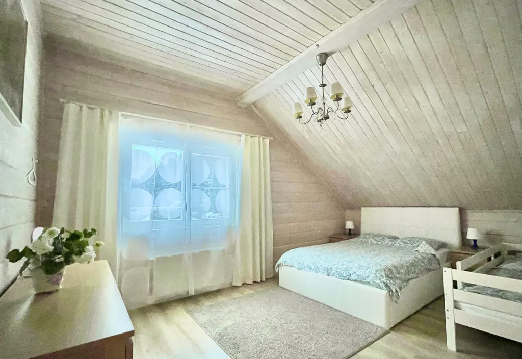 Коттедж Коттедж на берегу озера, с 5 спальнями, сауной  камином — Межозерное