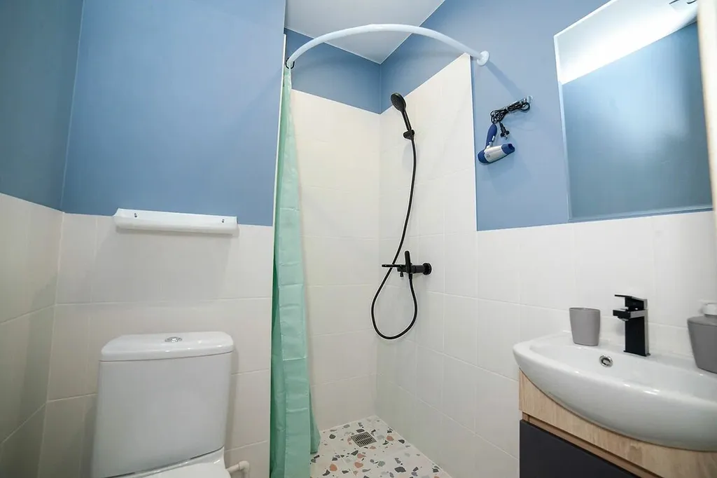 Стильная студия возле метро для двоих гостей