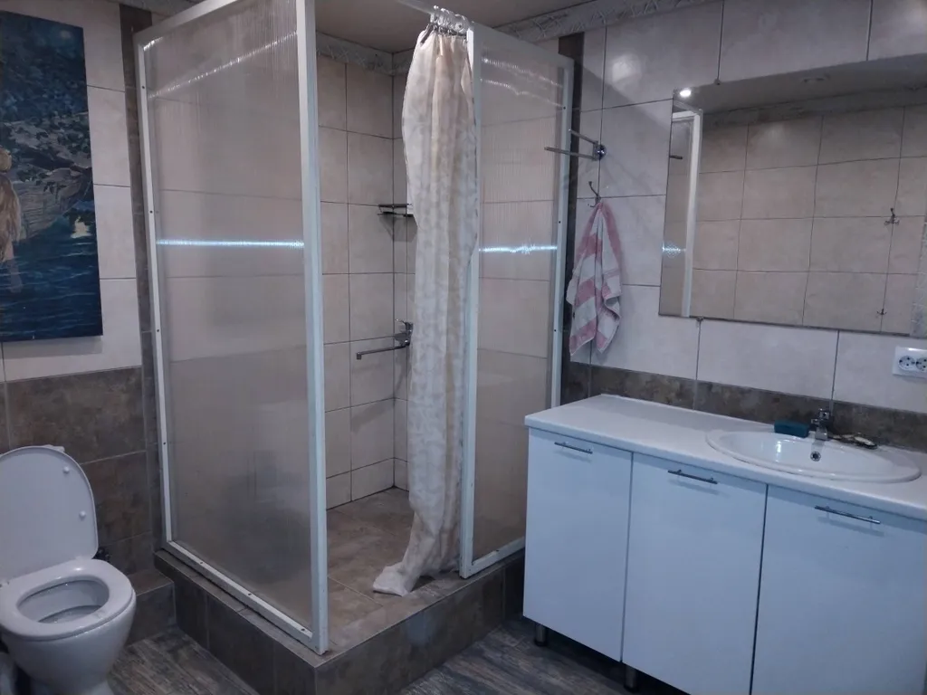 Большой коттедж в лесу