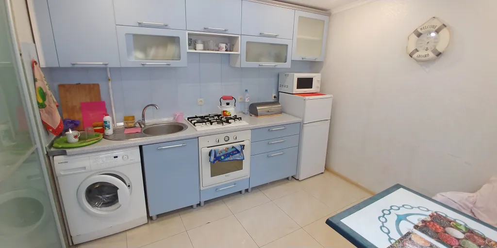 Жилой дом с внутренним двориком, рядом море