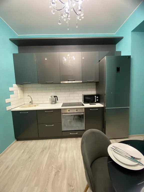 Стильная квартира с разноплановым освещением