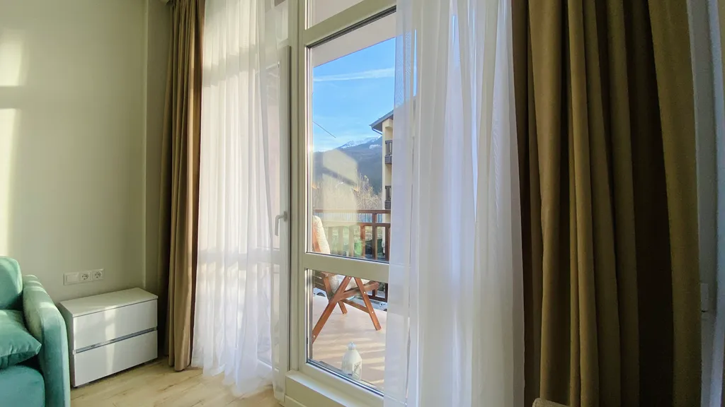 Современная светлая студия в горах