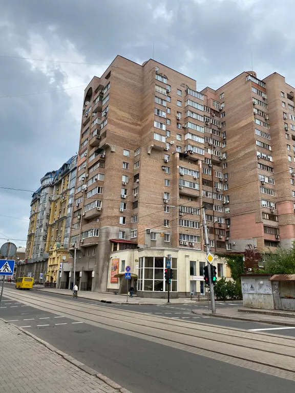 1-кв. Ул. 25 лет РККА 6-Б (центр, пл. Ленина)