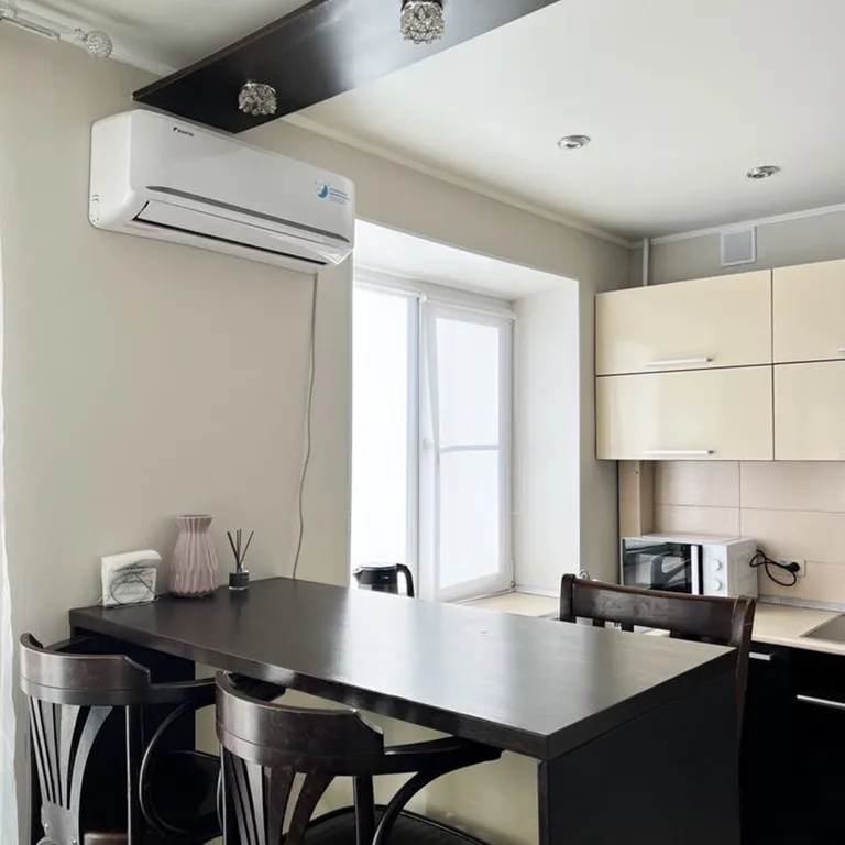 Отличнaя квартирa-студия в историческом цeнтрe горoда