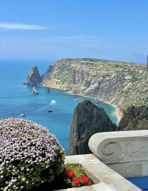 Домик с бассейном на Фиоленте со своей территорией