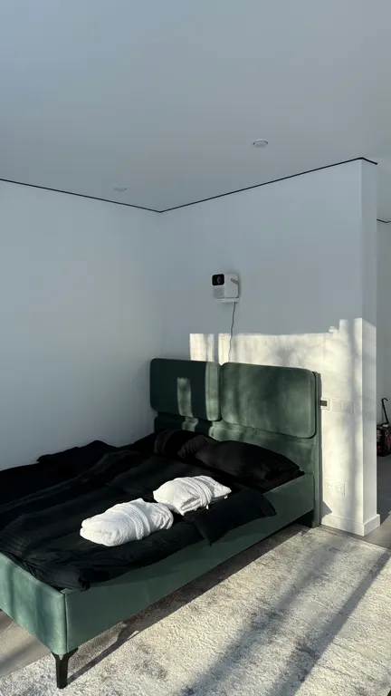 Домик с панорамной ванной в лесу