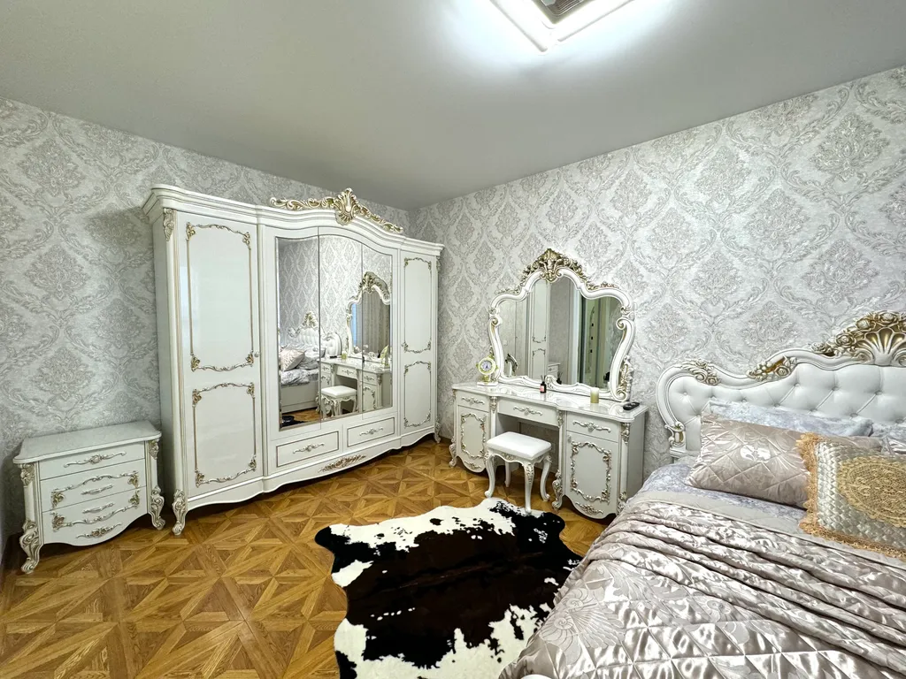 Апартаменты в античном стиле, с джакузи и красивым видом из окна