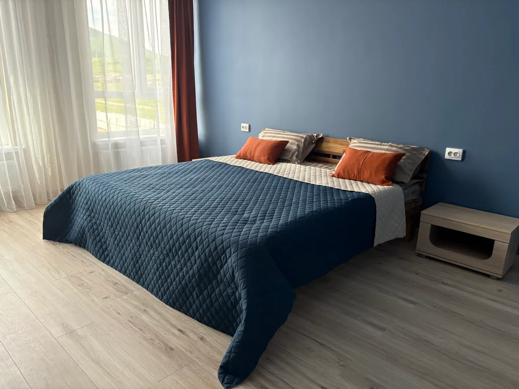 Просторная современная квартира — аренда посуточно в Иноземцево