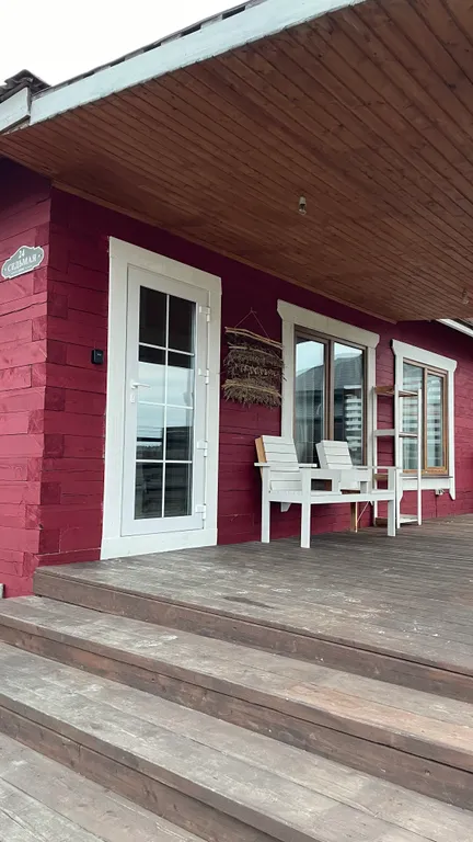 Дом, баня, чан и бассейном во дворе