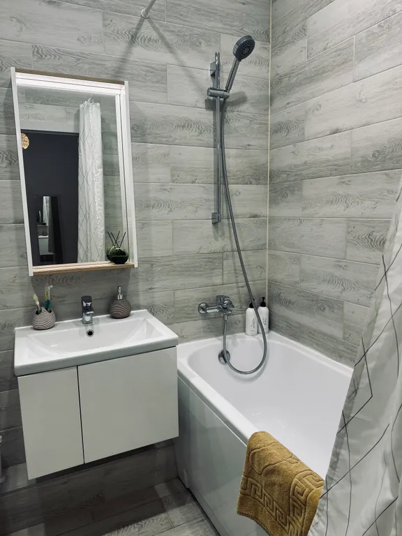 Thursday's apartment