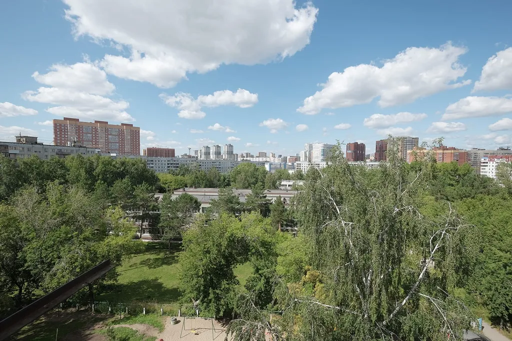 Квартира Квартира у метро Золотая Нива с видом на город — Новосибирск