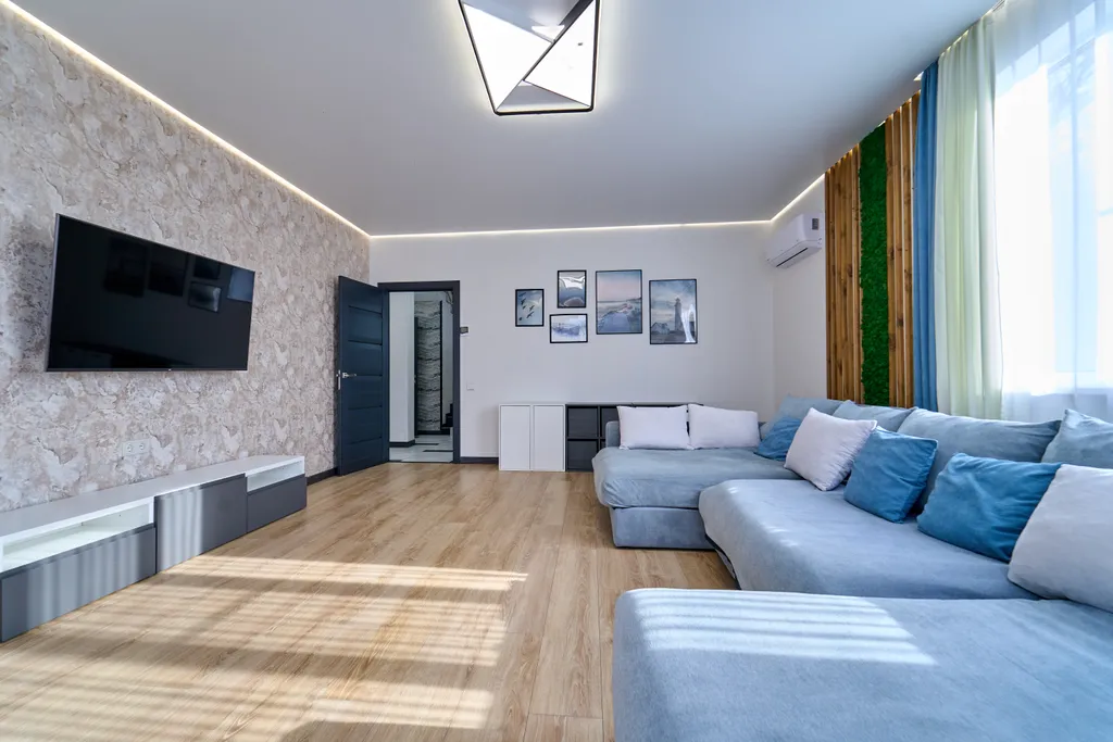 Современный, новый дом