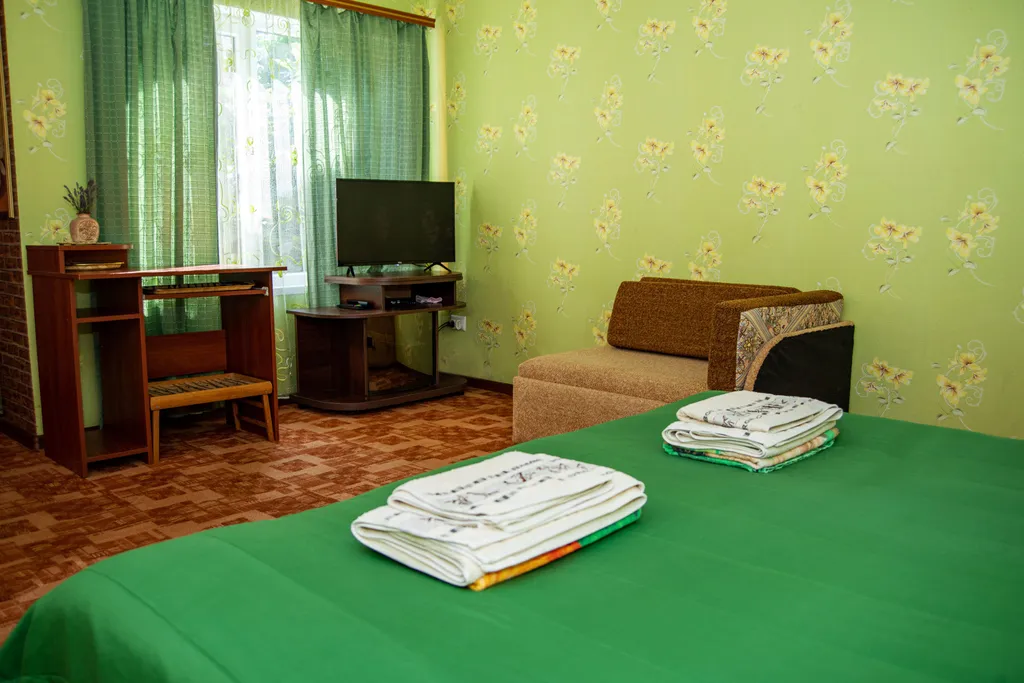 Семейные апартаменты с отдельным уютным двориком