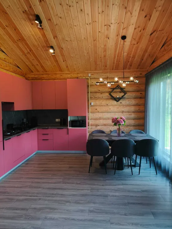 Дом на берегу большого озера