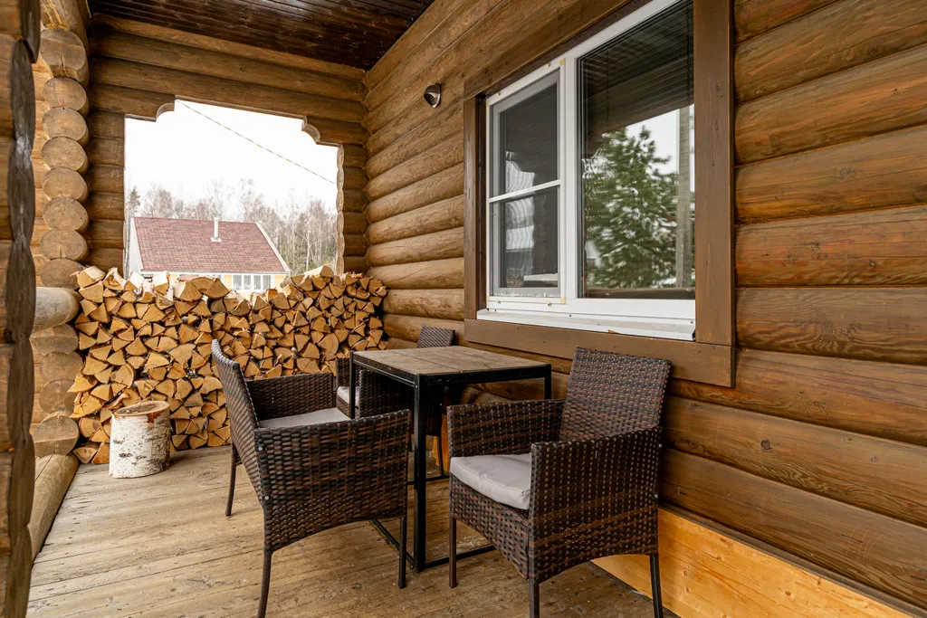 Уютный бревенчатый дом