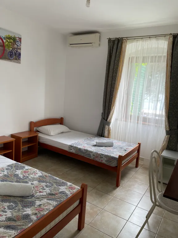 Каменный дом на набережной