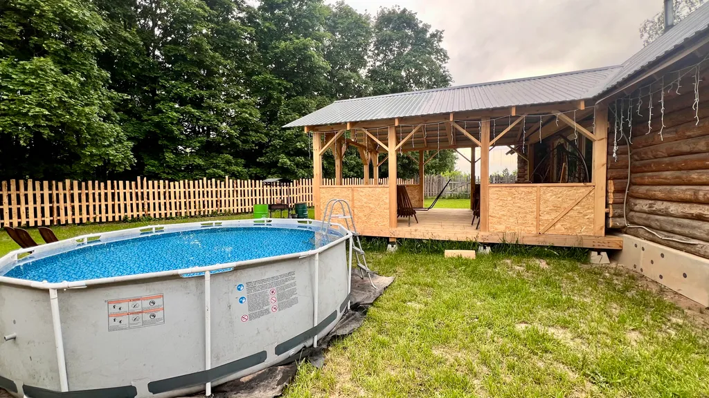 Рубленный дом - баня с террасой