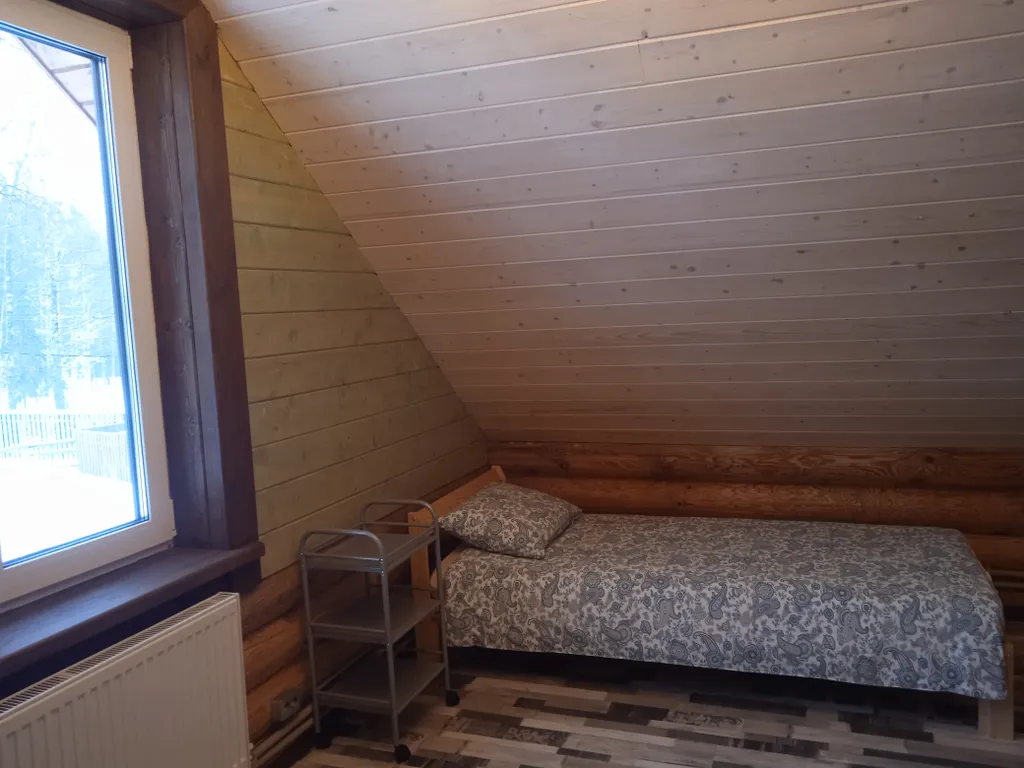 Дом с беседкой на берегу водохранилища