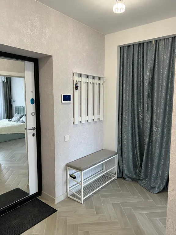 1-к квартира в новом доме с качелью