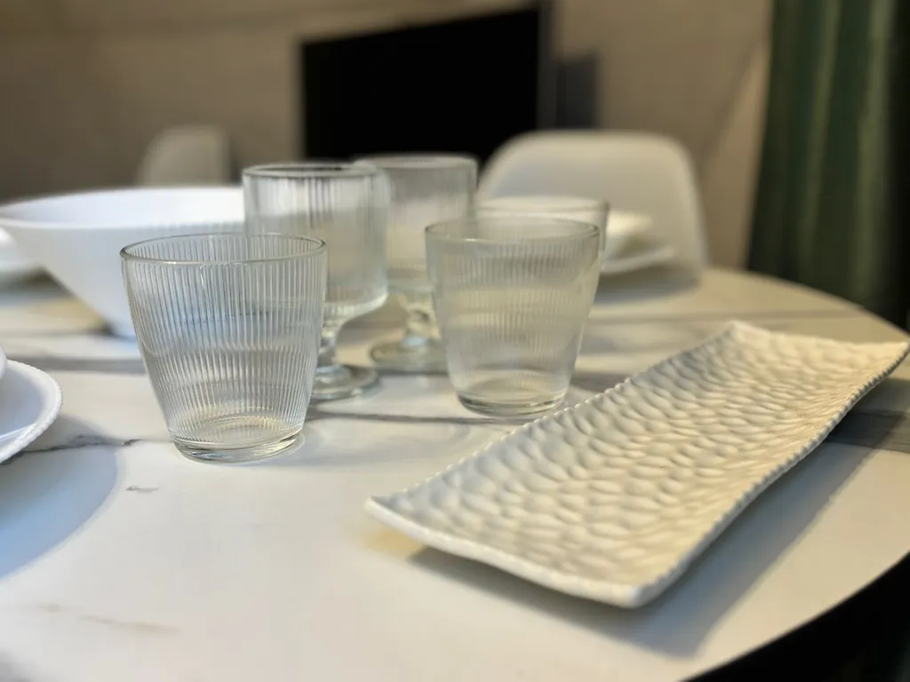 Уютная сфера на побережье