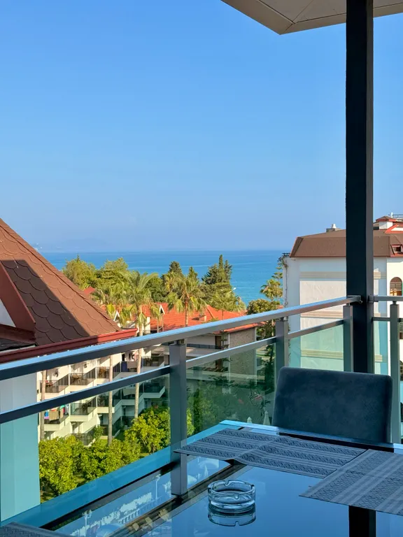 Sea View 2BD Flat 100m to the Beach