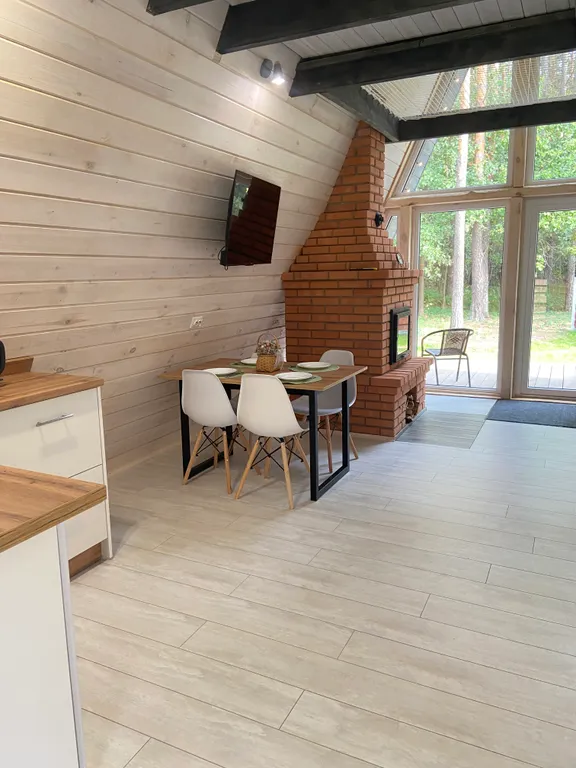 Треугольный дом в лесу Gray