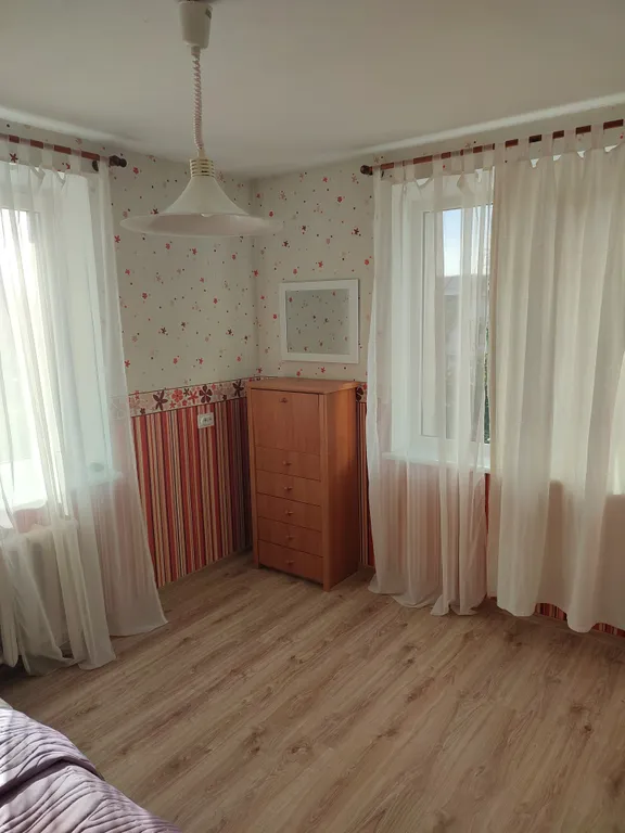 Дом с камином, красивой беседкой  большой территорией недалеко от моря