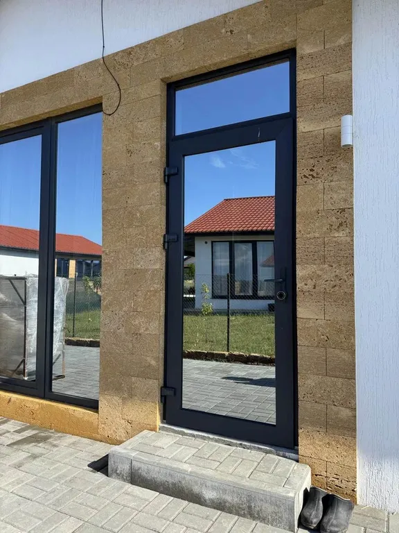 Дом с бассейном в Винной деревне Тамань