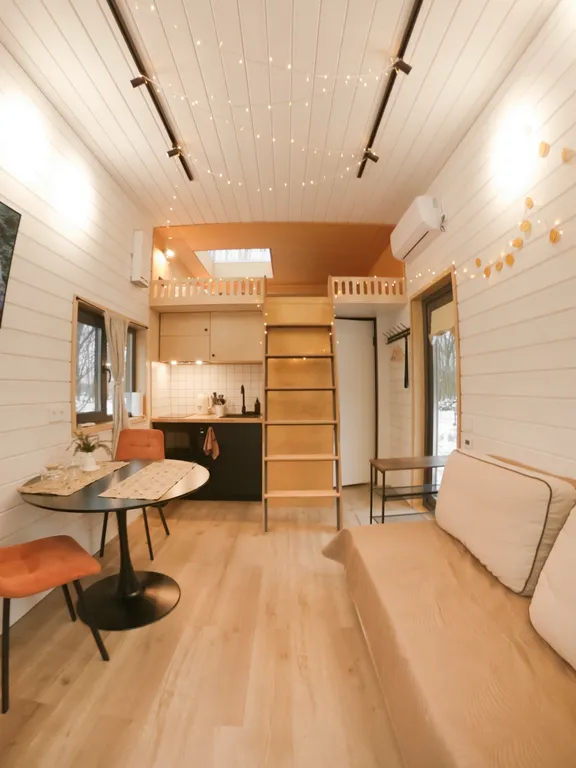 Коттедж Уютный двухуровневный домик с панорамными окнами на лес — Глинка