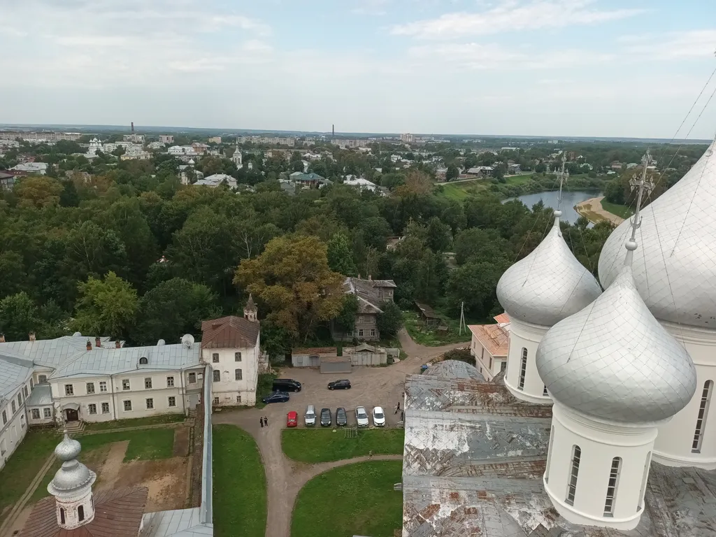 Зелёный дом на Набережной вблизи Кремля