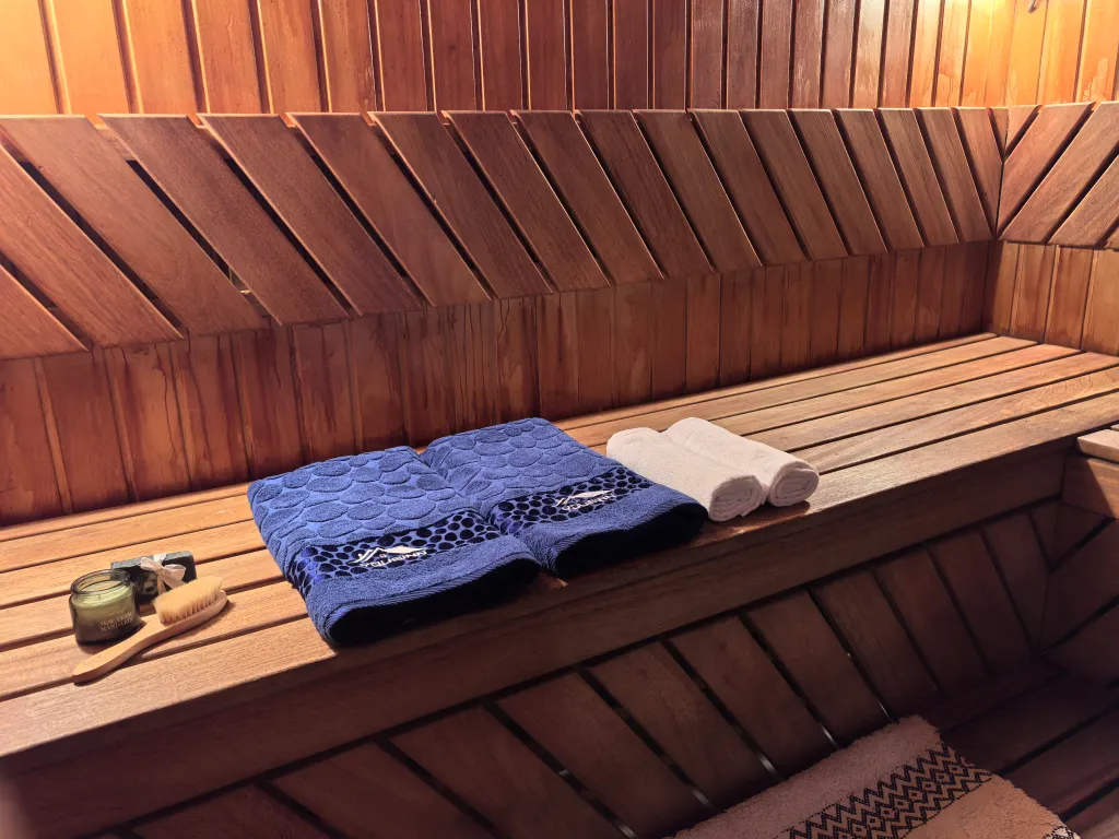 Коттедж в центре города с бассейном