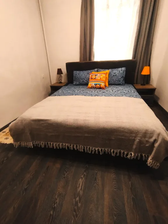 Квартира Двухместная комната в 10 мин. пешком от трех вокзалов в центре Москвы — Москва