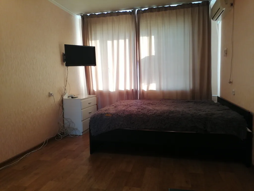 2-комнатная квартира с 3мя 2х спальными и диваном