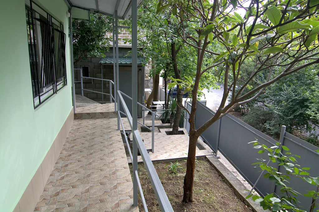 Коттедж Часть дома в парковой зоне города — Ялта