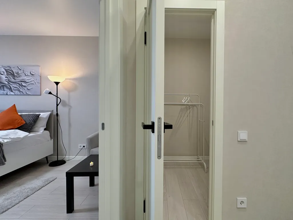 Светлая 1-комнатная квартира с дизайнерским ремонтом