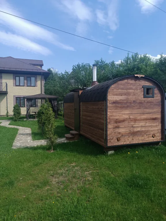 Дом у пруда