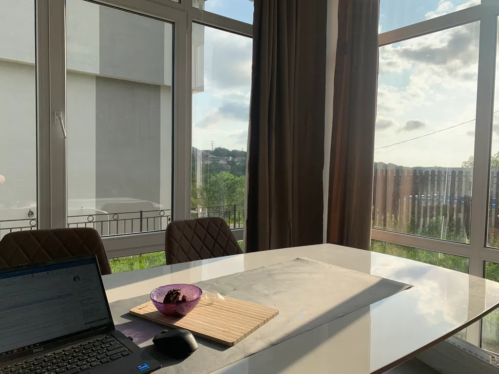 Современный коттедж на горе, в тихом месте, на границе с лесом — аренда посуточно в Черешня