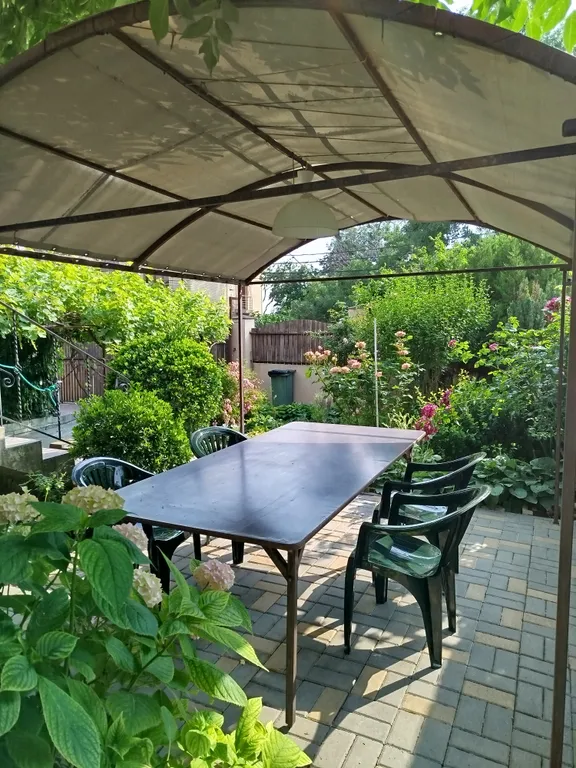 Часть дома рядом с морем