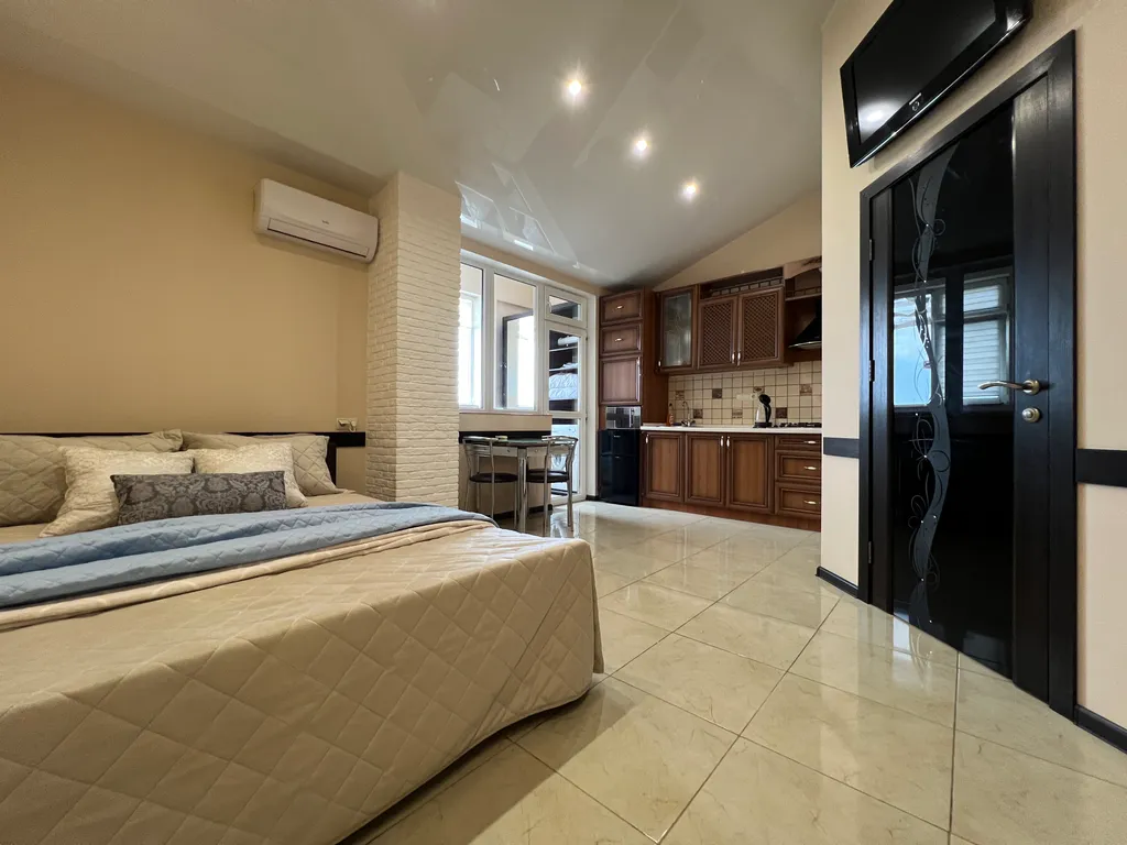 Студия пляж 5 мин рядом Парк Победы Херсонес не берем плату за уборку