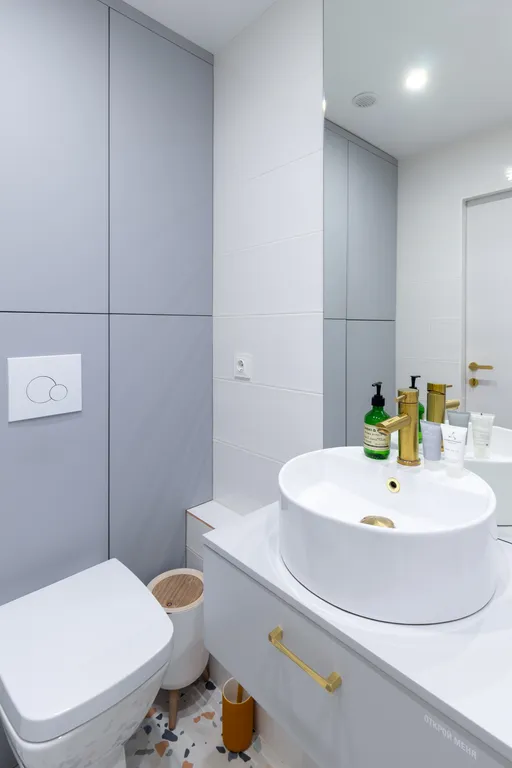 Двухуровневая студия с панорамным видом на город