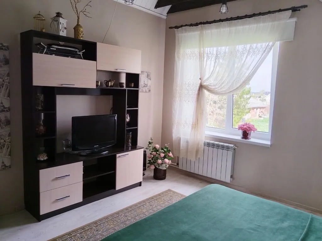 Дом с беседкой