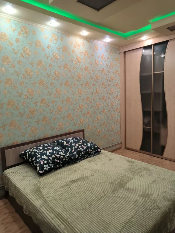 Квартира Двухкомнатная квартира с автономным отоплением — Алчевск