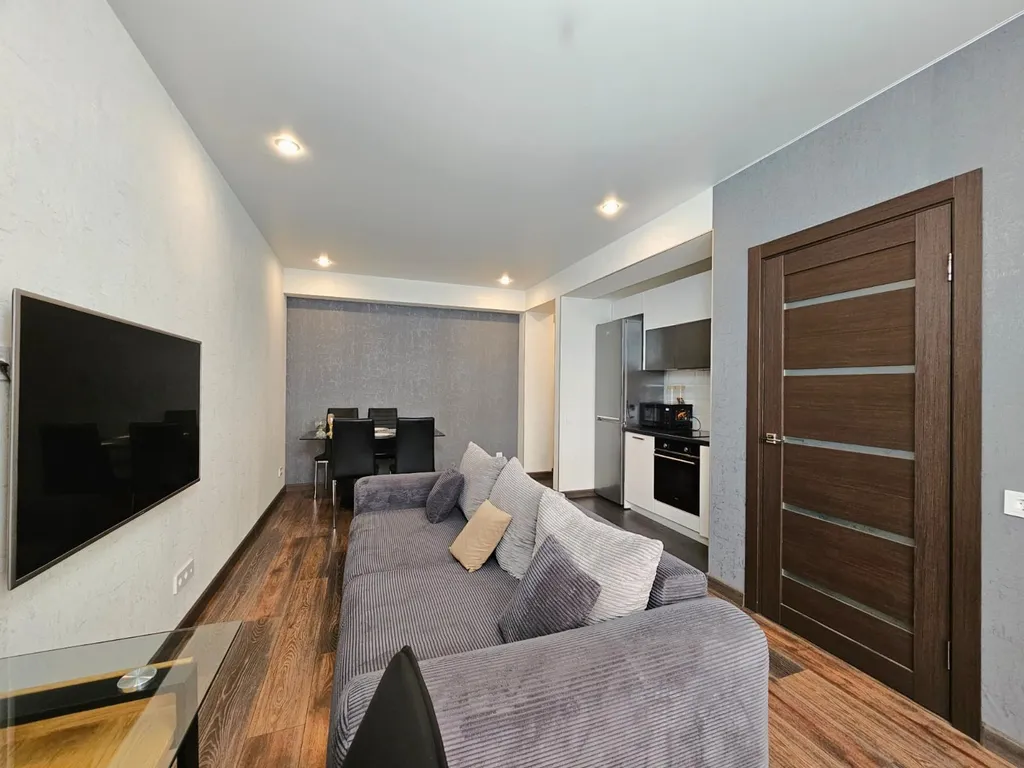 Большая квартира на первой береговой