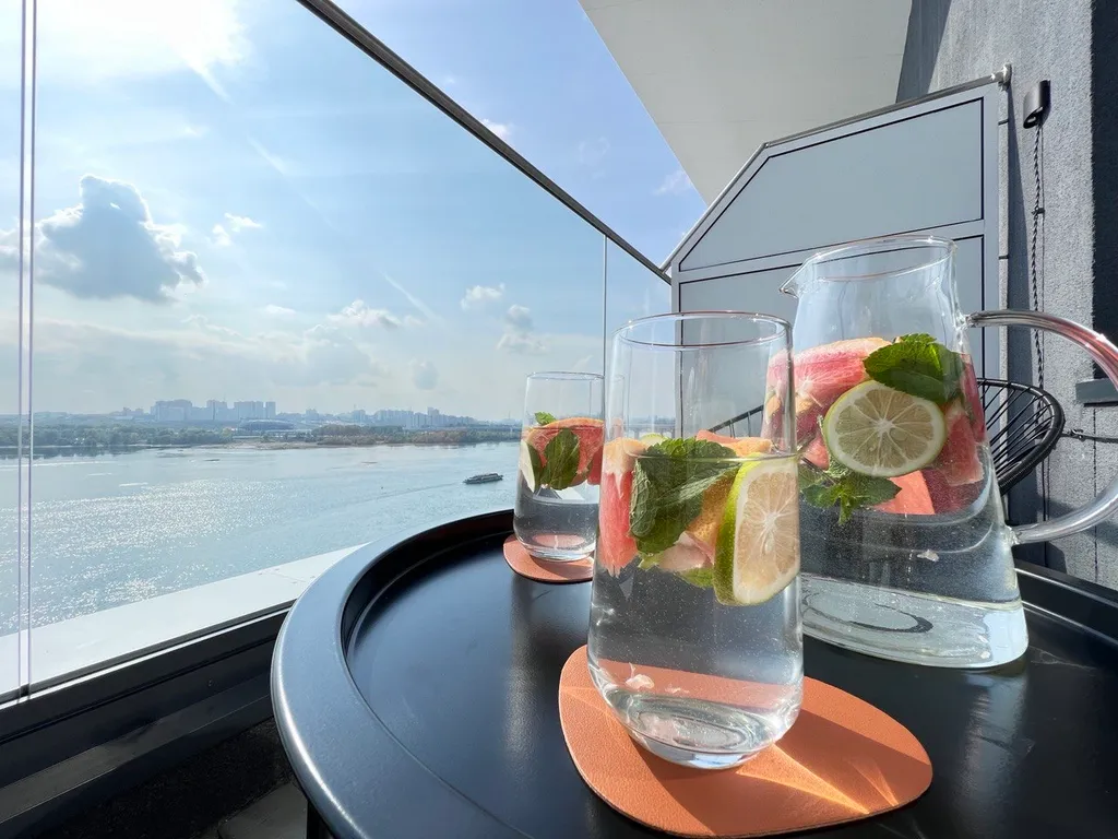 Квартира с видом на реку с террасы