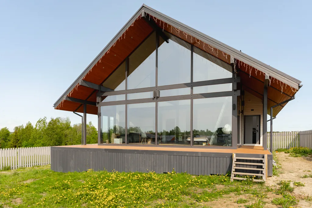 Коттедж Стеклянный дом на берегу Мичуринского озера возле склонов для катания — Мичуринское