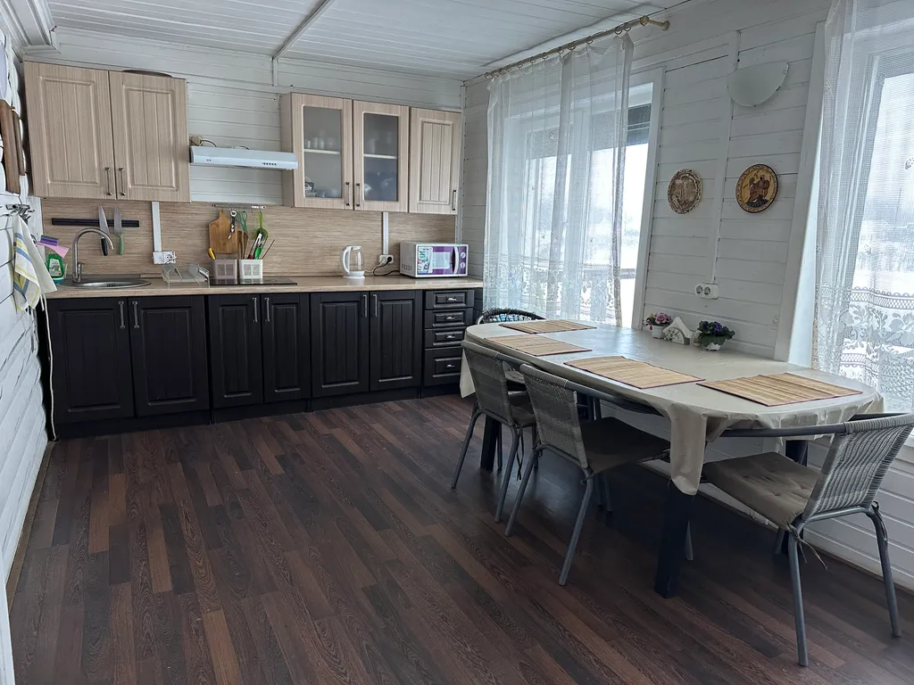 Дом у реки с баней